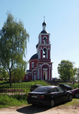 Церковь на въезде в п. Петровское