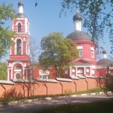 Церковь на въезде в п. Петровское
